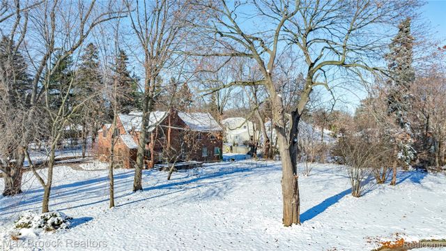 75 Hillsdale Road, Bloomfield Hills, MI 48302