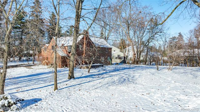 75 Hillsdale Road, Bloomfield Hills, MI 48302