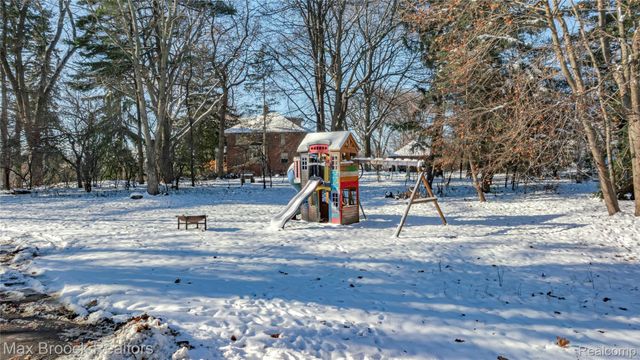 75 Hillsdale Road, Bloomfield Hills, MI 48302