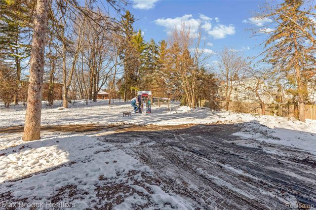 75 Hillsdale Road, Bloomfield Hills, MI 48302