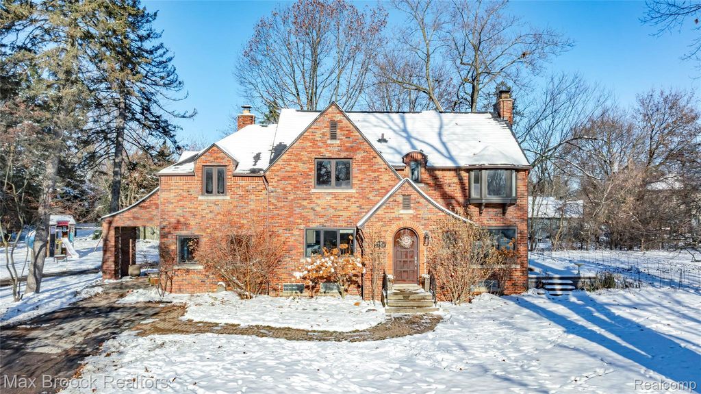 75 Hillsdale Road, Bloomfield Hills, MI 48302