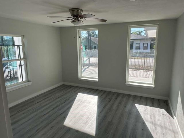 1912 Gentry Street, Houston, TX 77009