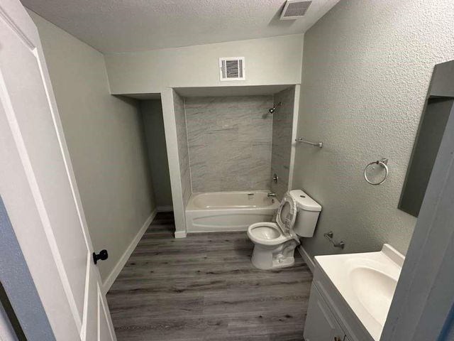 1912 Gentry Street, Houston, TX 77009