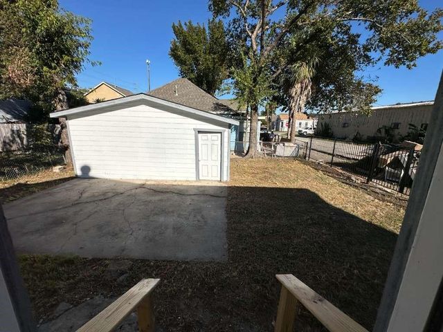 1912 Gentry Street, Houston, TX 77009