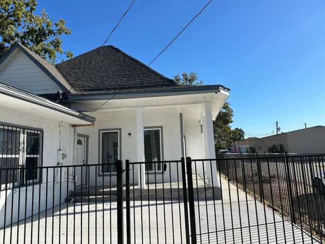 1912 Gentry Street, Houston, TX 77009