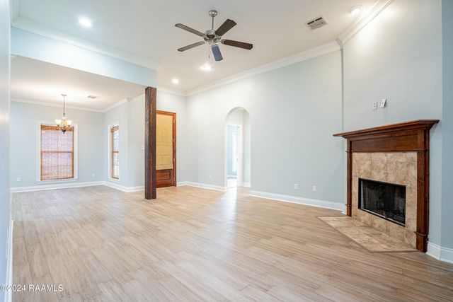 101 Tara Oak Drive, Carencro, LA 70520