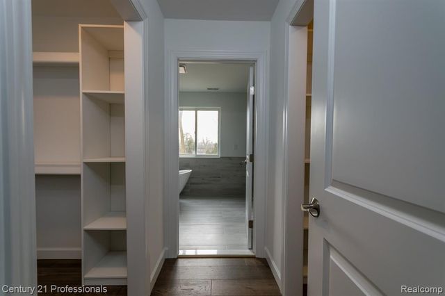 4080 Fairlane Drive, Bloomfield Hills, MI 48301