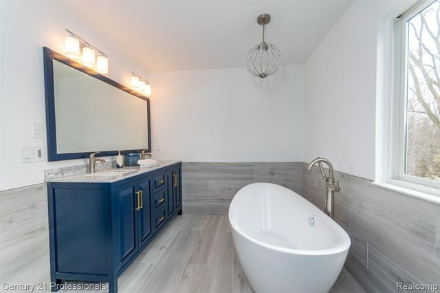 4080 Fairlane Drive, Bloomfield Hills, MI 48301