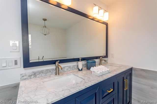 4080 Fairlane Drive, Bloomfield Hills, MI 48301