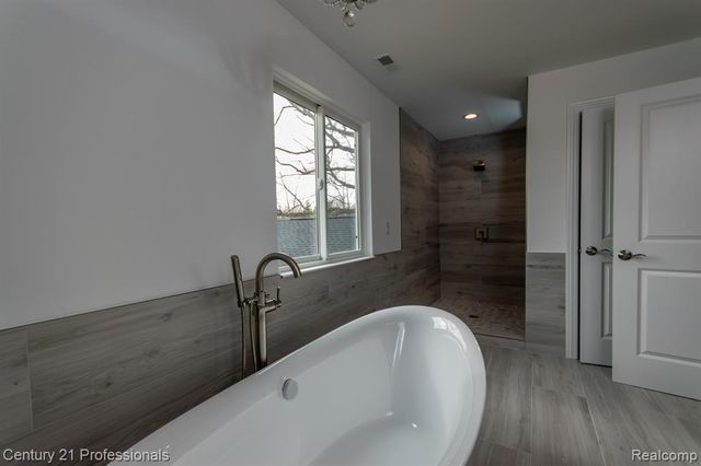 4080 Fairlane Drive, Bloomfield Hills, MI 48301