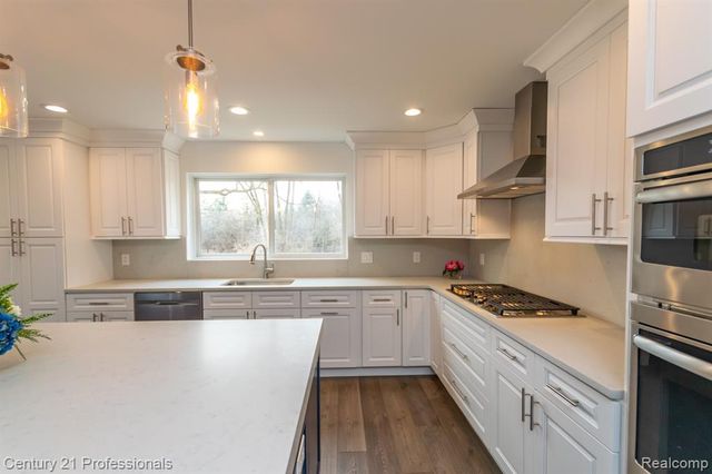 4080 Fairlane Drive, Bloomfield Hills, MI 48301