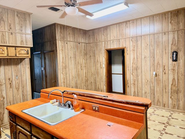 1215 NW 1st Avenue, Mineral Wells, TX 76067