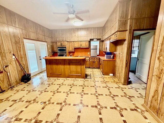 1215 NW 1st Avenue, Mineral Wells, TX 76067