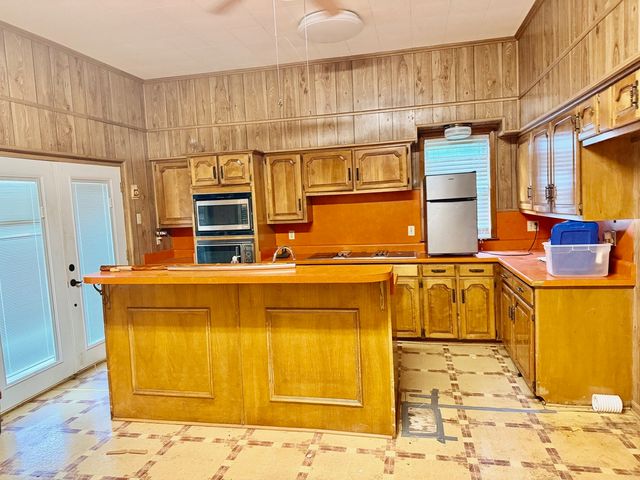 1215 NW 1st Avenue, Mineral Wells, TX 76067