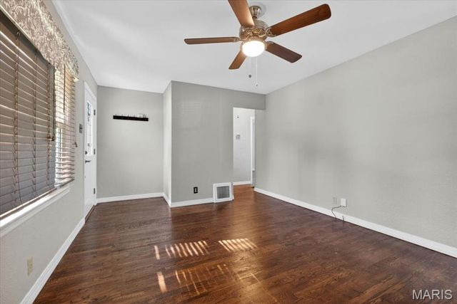 1433 Kraft Street, St Louis, MO 63139