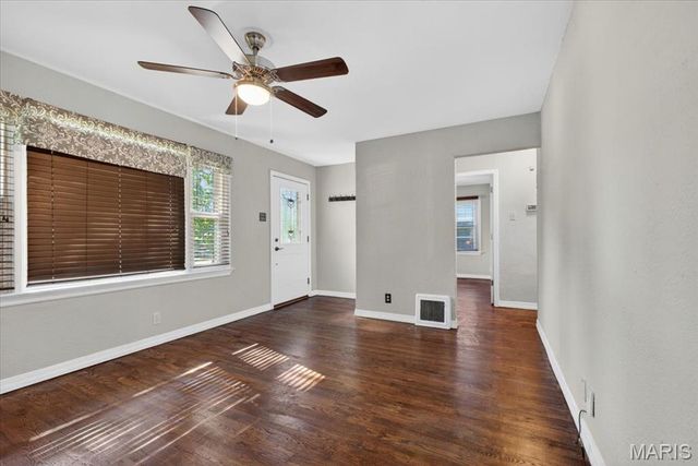 1433 Kraft Street, St Louis, MO 63139