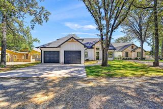 827 Kiowa Drive W, Gainesville, TX 76240