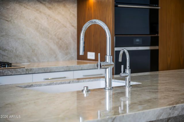 6587 N PALMERAIE Boulevard 3022, Paradise Valley, AZ 85253