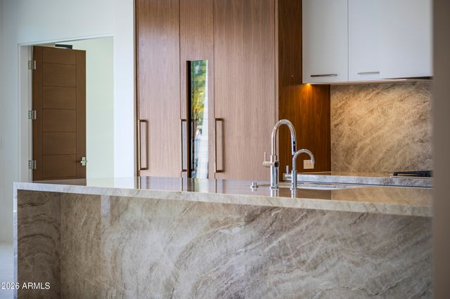 6587 N PALMERAIE Boulevard 3022, Paradise Valley, AZ 85253