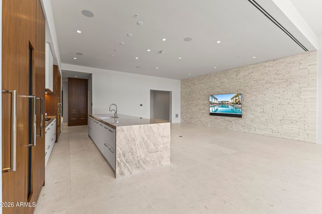 6587 N PALMERAIE Boulevard 3022, Paradise Valley, AZ 85253