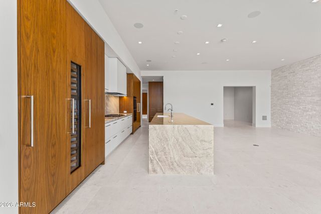 6587 N PALMERAIE Boulevard 3022, Paradise Valley, AZ 85253