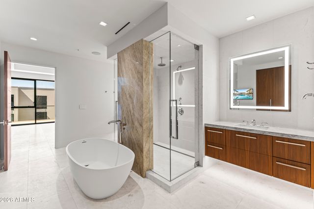 6587 N PALMERAIE Boulevard 3022, Paradise Valley, AZ 85253