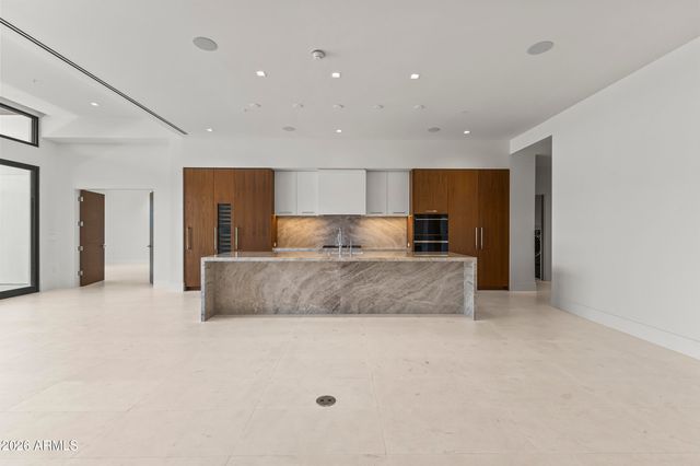 6587 N PALMERAIE Boulevard 3022, Paradise Valley, AZ 85253