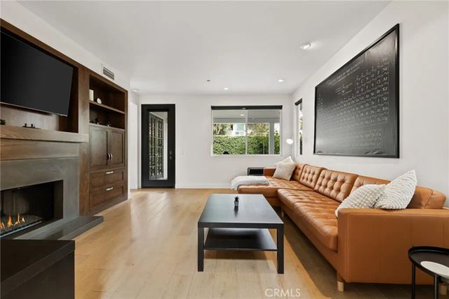134 Monte Vista Avenue A, Costa Mesa, CA 92627