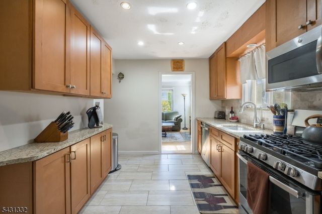 40 John St, Cranford Twp., NJ 07016