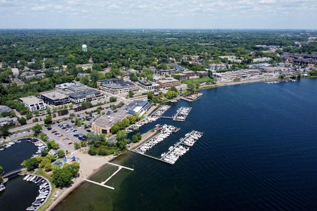 148X Ridgeview Lane, Wayzata, MN 55391