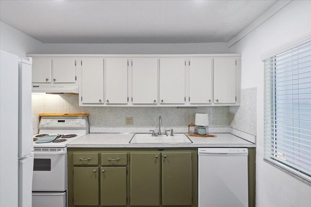 2060 MARILYN STREET 211, Clearwater, FL 33765