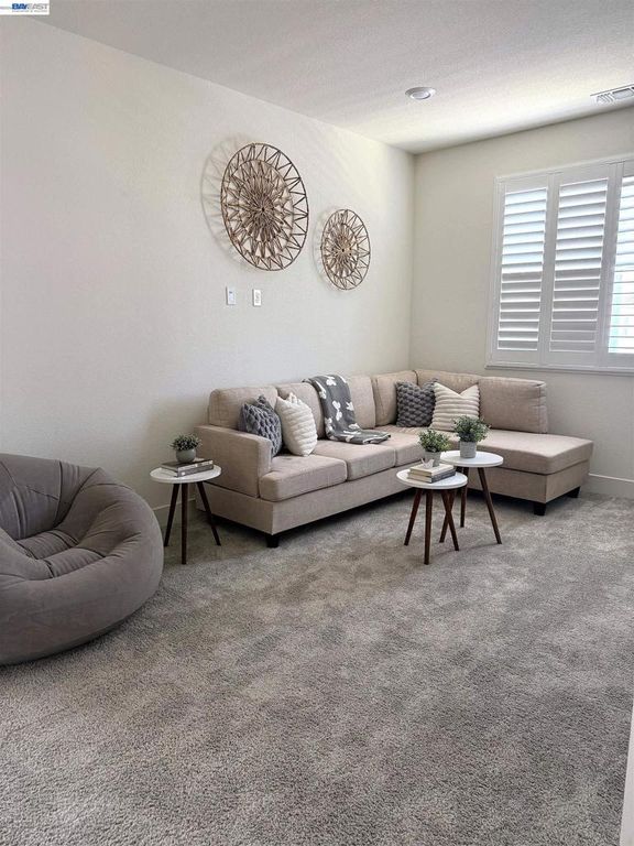 Image 10 of property listing at 18005 reunion ct, Lathrop, CA 95330