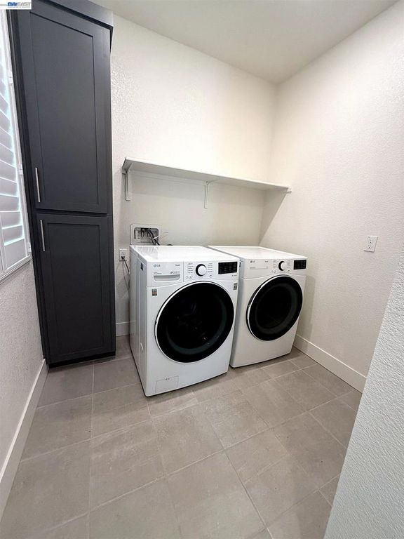 Image 15 of property listing at 18005 reunion ct, Lathrop, CA 95330