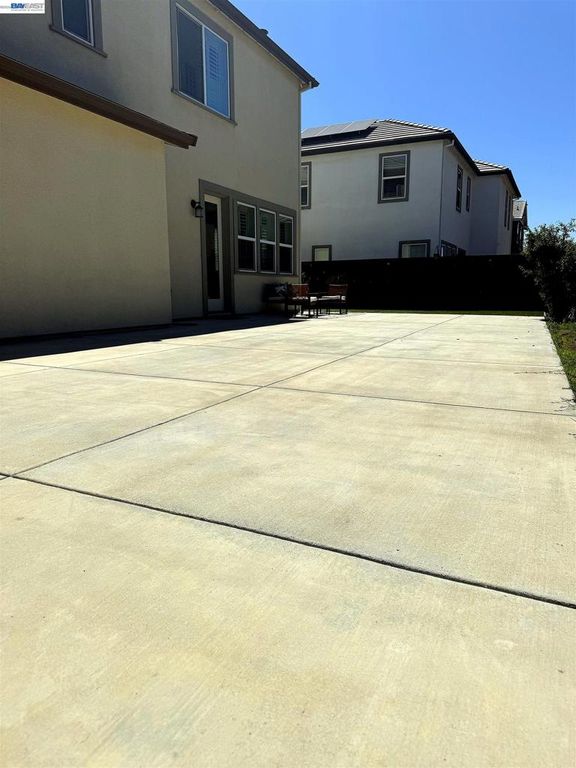 Image 19 of property listing at 18005 reunion ct, Lathrop, CA 95330