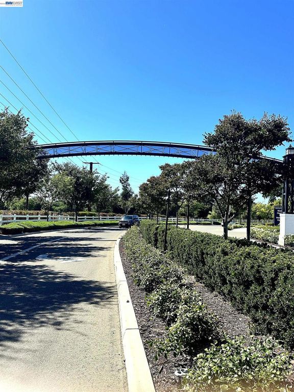 Image 21 of property listing at 18005 reunion ct, Lathrop, CA 95330