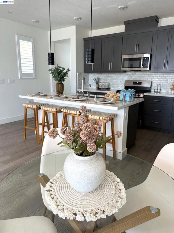 Image 5 of property listing at 18005 reunion ct, Lathrop, CA 95330