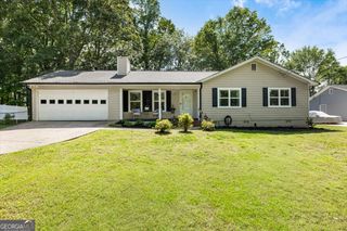 5627 Pinewood Drive, Flowery Branch, GA 30542