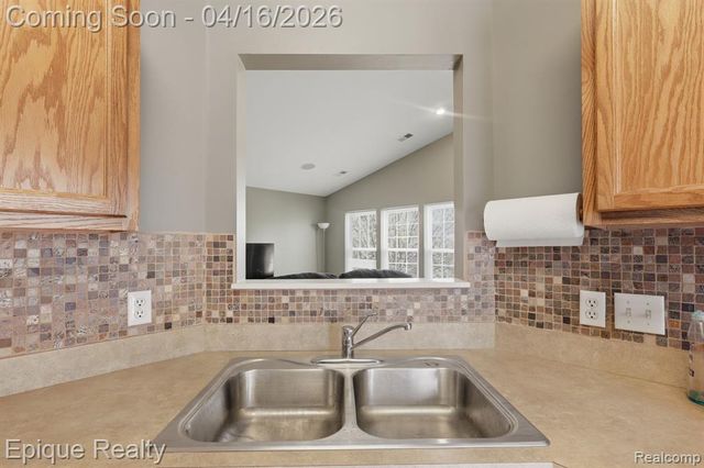 26625 Kirkway Circle, Woodhaven, MI 48183