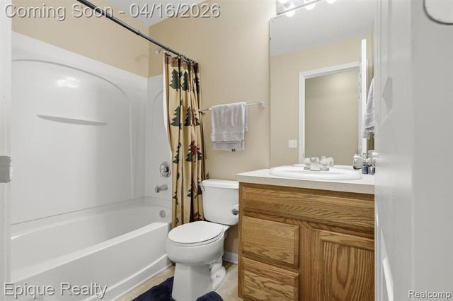 26625 Kirkway Circle, Woodhaven, MI 48183