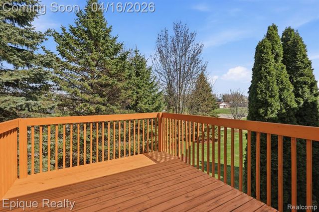 26625 Kirkway Circle, Woodhaven, MI 48183