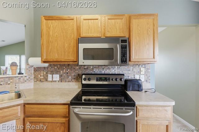 26625 Kirkway Circle, Woodhaven, MI 48183
