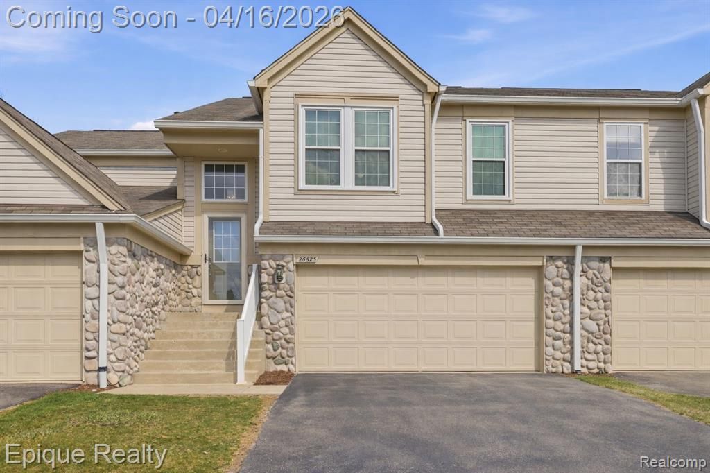 26625 Kirkway Circle, Woodhaven, MI 48183
