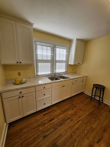 7 E Broadway, Monett, MO 65708