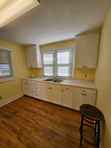 7 E Broadway, Monett, MO 65708