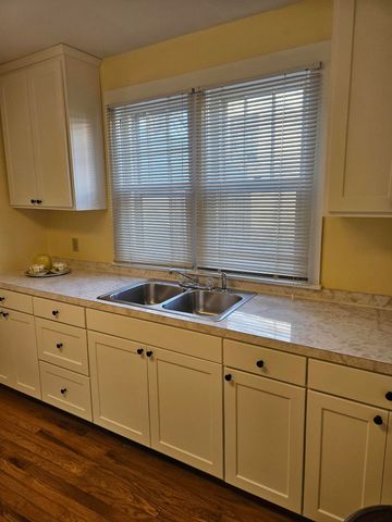 7 E Broadway, Monett, MO 65708