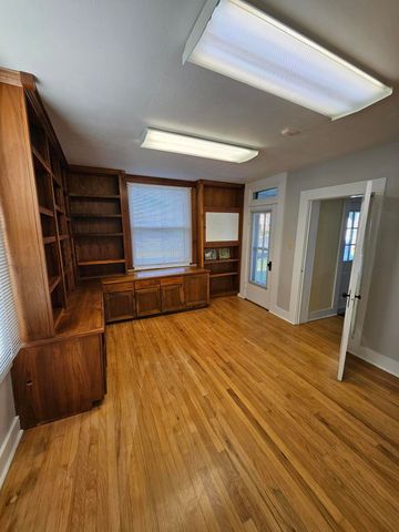 7 E Broadway, Monett, MO 65708