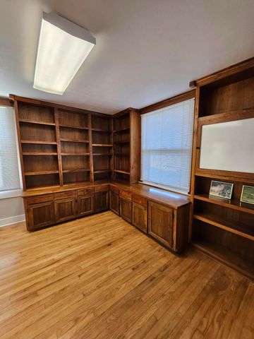 7 E Broadway, Monett, MO 65708