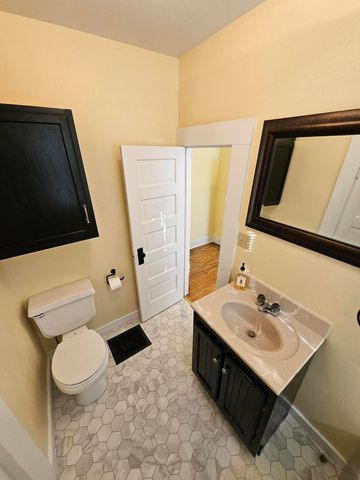 7 E Broadway, Monett, MO 65708