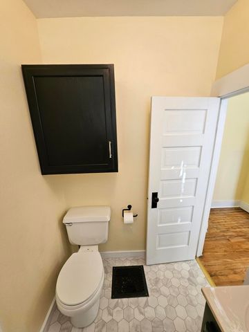 7 E Broadway, Monett, MO 65708