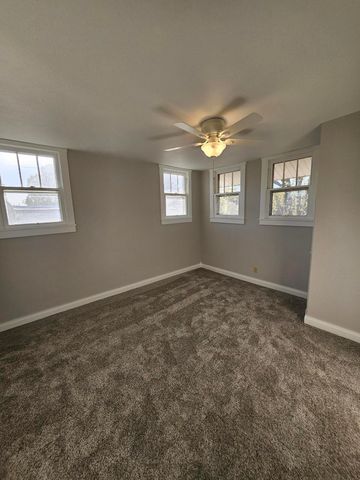 7 E Broadway, Monett, MO 65708